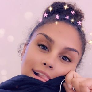 Meet your Posher, Aisha